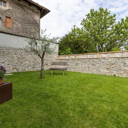 Apartamento Il Giardino Segreto-5 By Interhome